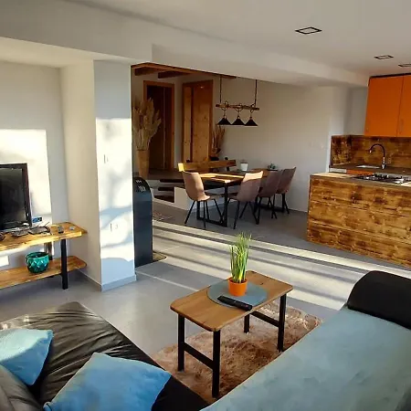 Hisa Galeria Loče pri Poljčanah