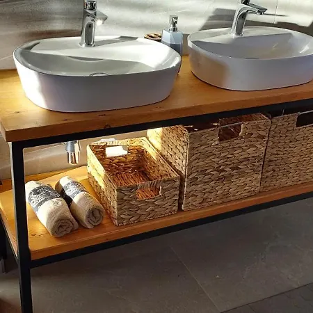 Hisa Galeria Apartment *