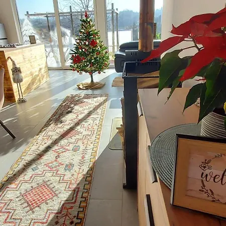 Hisa Galeria Apartment Loce pri Poljcanah
