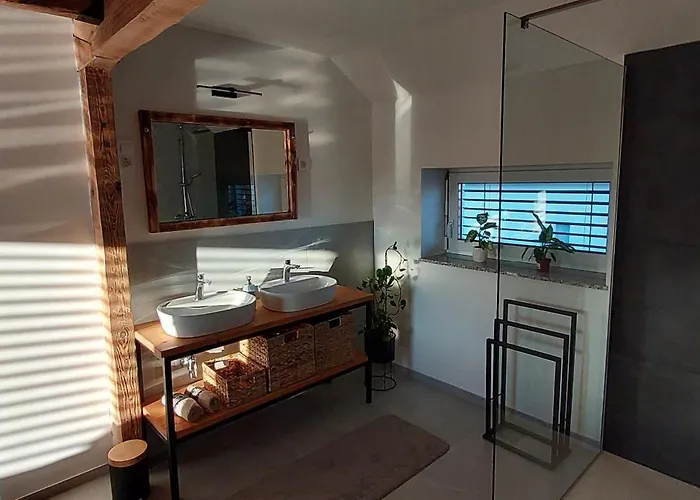 Hisa Galeria Loče pri Poljčanah