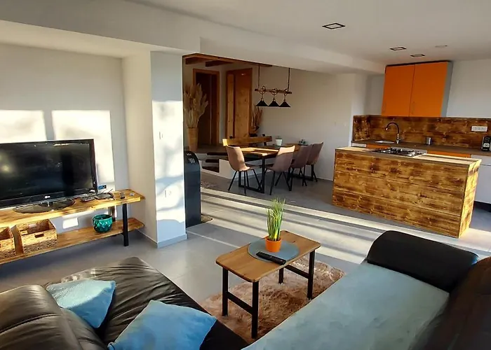 Hisa Galeria Loče pri Poljčanah